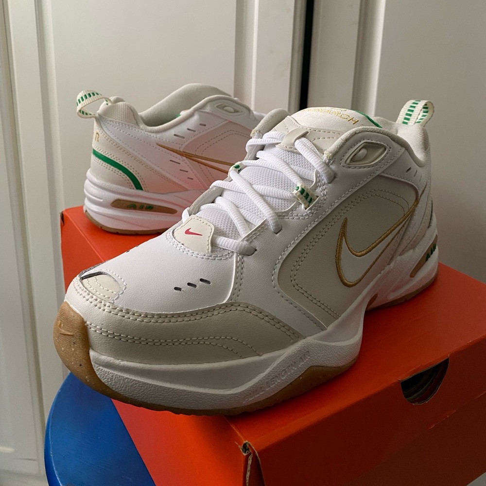 NIKE SHOE